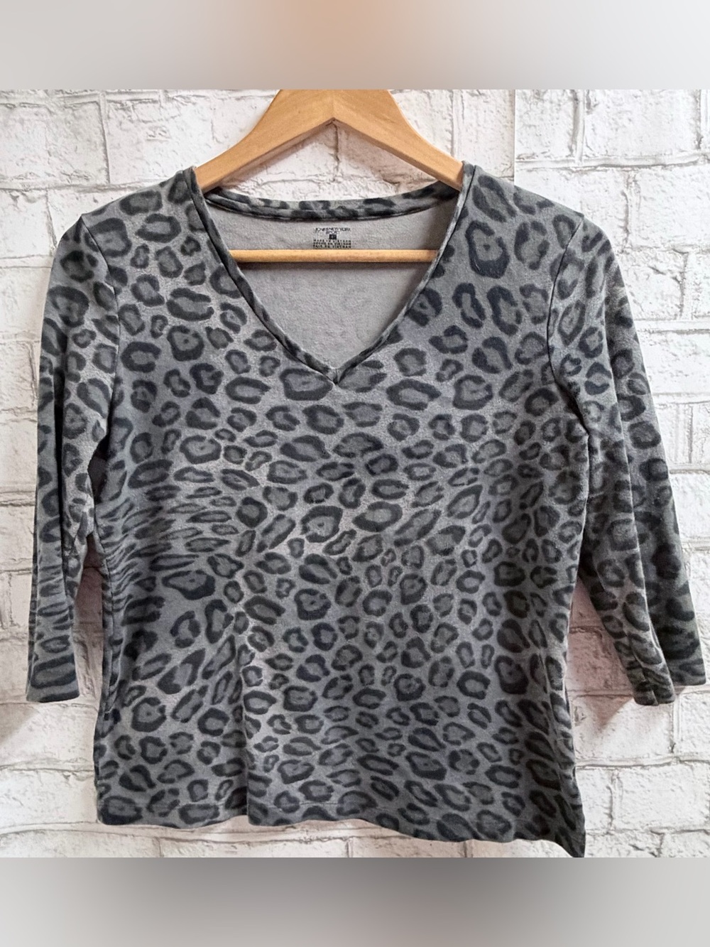Jones New York Sport Heather Gray Leopard V Neck Sweatshirt